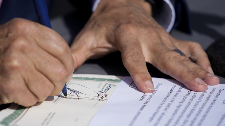 ΗΠΑ: Το Βερμόντ και η Ουάσινγκτον έλαβαν μέτρα για να προστατεύσουν την πρόσβαση των γυναικών στα χάπια άμβλωσης